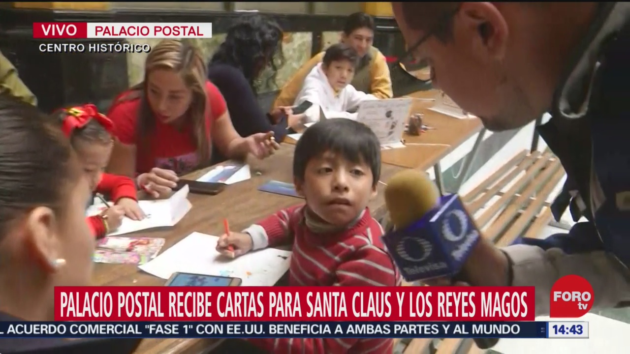 FOTO: 20 diciembre 2019, ninos entregan cartas para santa claus y los reyes magos en palacio postal de cdmx
