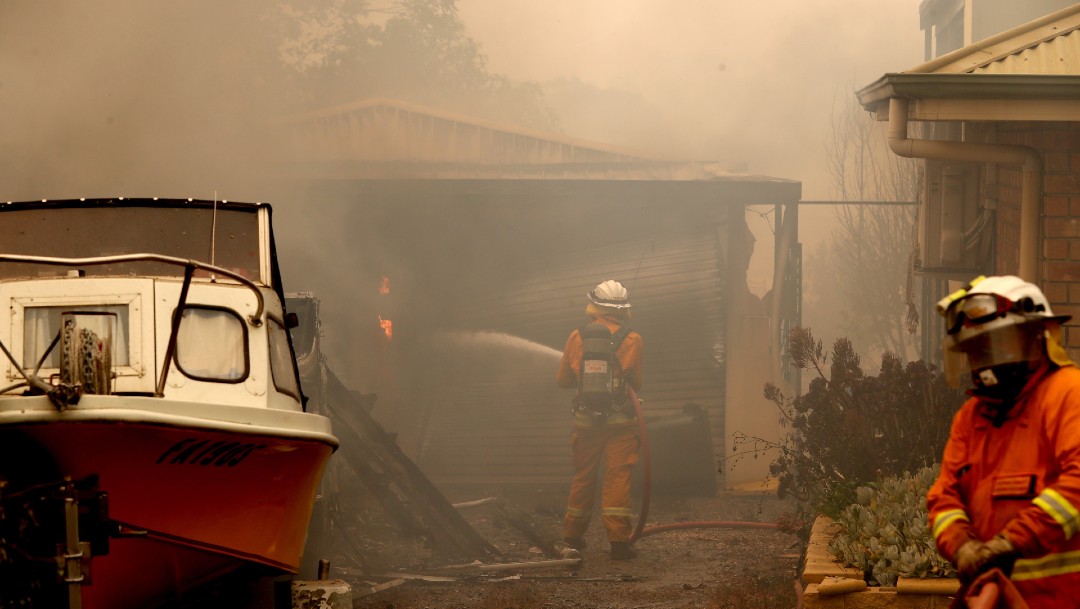 Incendios en Australia dejan tres muertos, dos eran bomberos