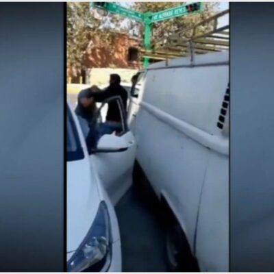 VIDEO: Captan a dos automovilistas  peleando en calles de Nuevo León