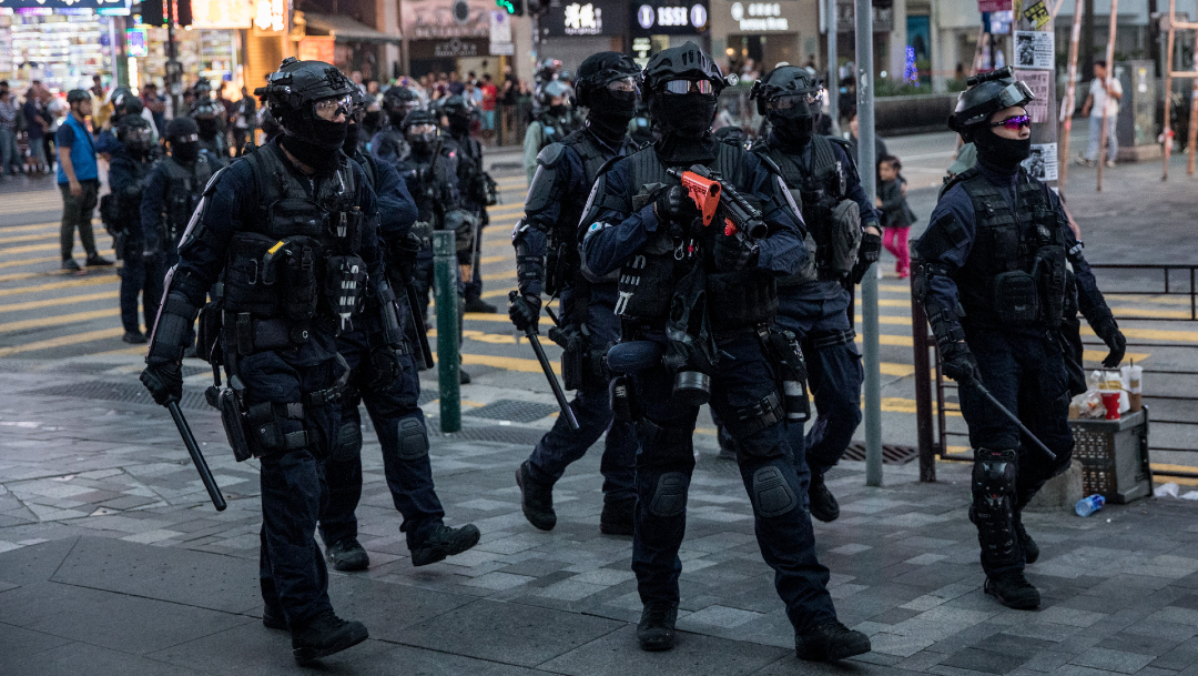 FOTO: Policías de Hong Kong, el 23 de diciembre de 2019