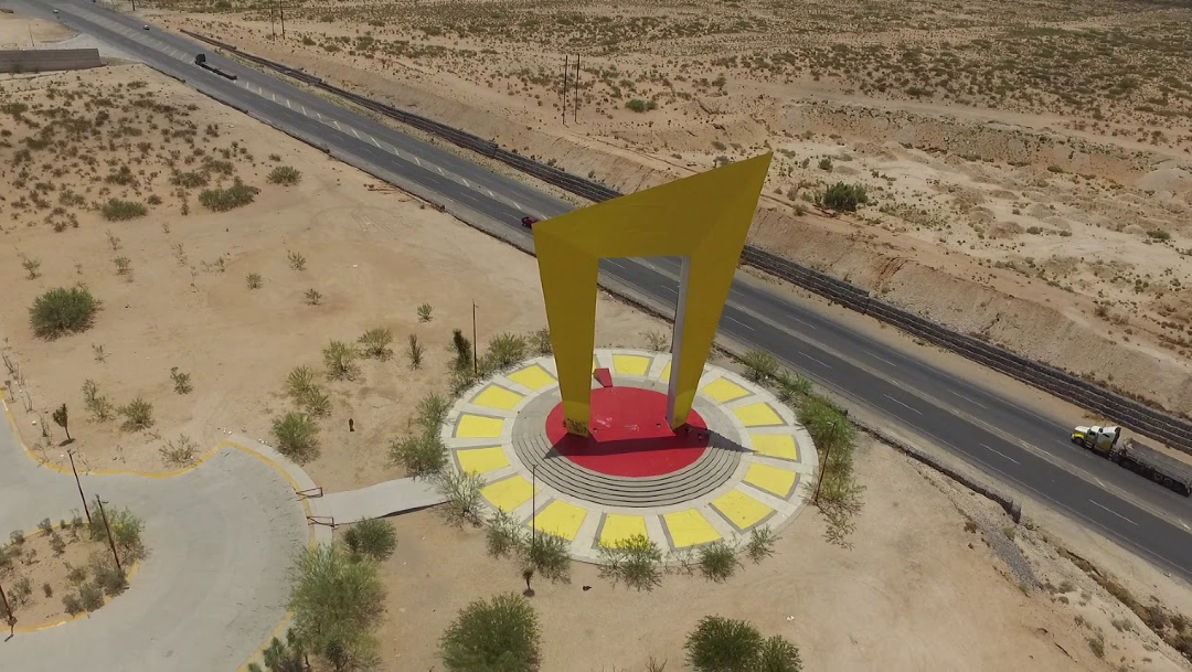 Foto:Umbral del Milenio, también llamada Puerta de Juárez,se ubicada en la entrada a la ciudad, 7 diciembre 2019