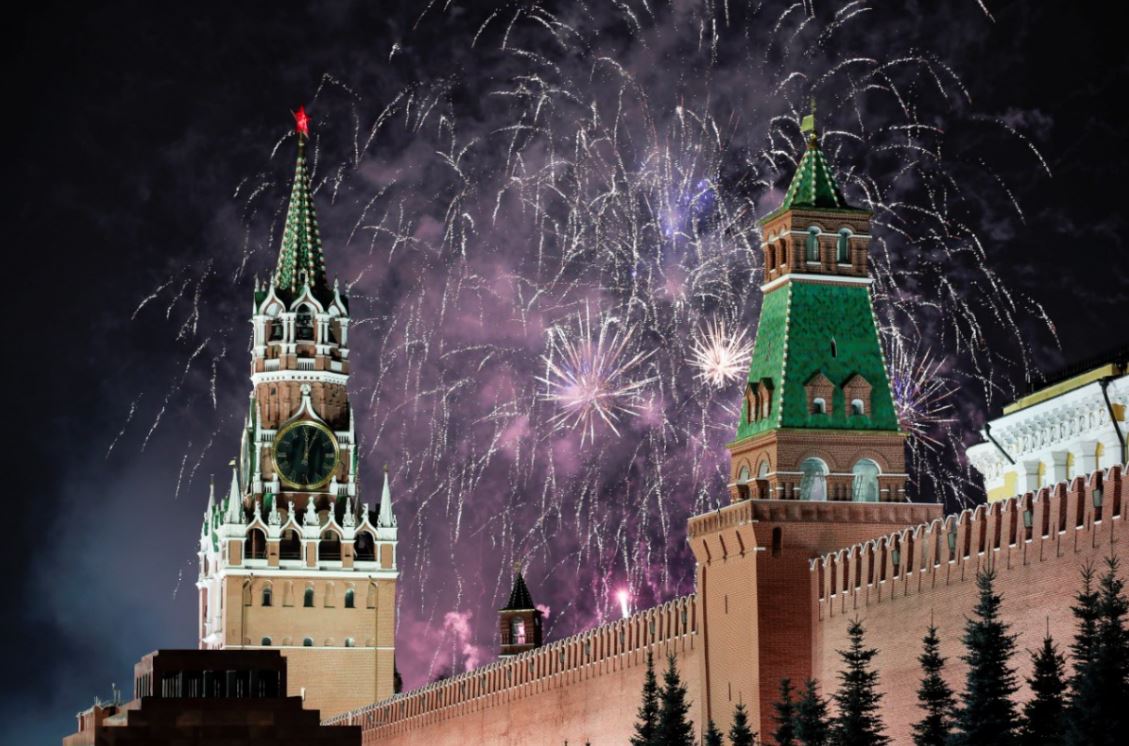 Rusia recibió el 2020 con un espectáculo de fuegos artificiales sobre el Kremlin