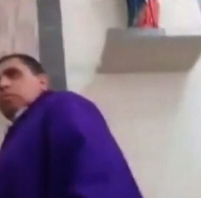 Video: Sacerdote en estado de ebriedad regaña con groserías a niña en plena misa