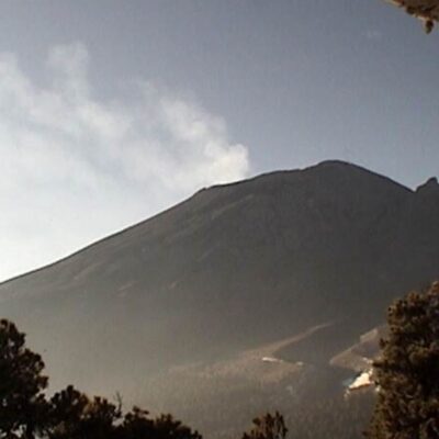 Volcán Popocatépetl emite emisión de ceniza