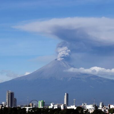 Instalan cámaras de monitoreo en el Popocatépetl y el volcán de Colima