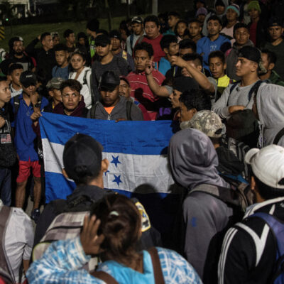 Guatemala y México acuerdan frenar caravanas migratorias a EEUU: Giammattei