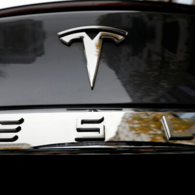 Históricamente, valor de Tesla supera los 100 millones de dólares