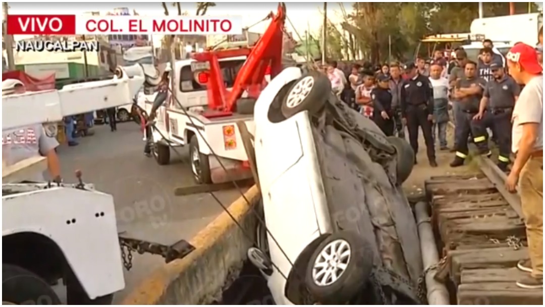Foto: Un vehículo terminó en canal de aguas negras en Naucalpan, 11 de enero de 2020 (Foro TV)