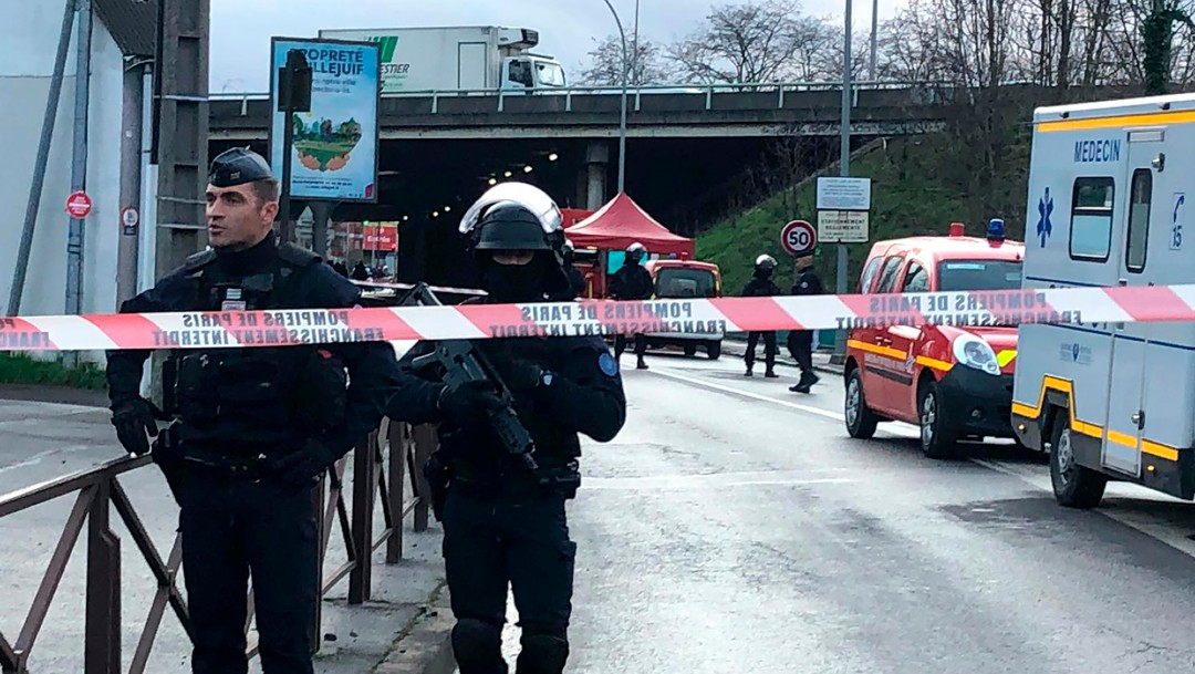 Foto: Al menos un muerto en el ataque con cuchillo en París