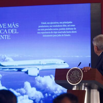 México diseña folleto para promocionar avión presidencial