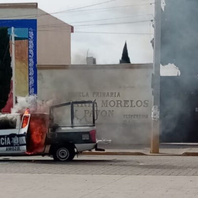 Con destrozos y vehículos quemados, pobladores exigen destitución del alcalde de Amozoc, Puebla