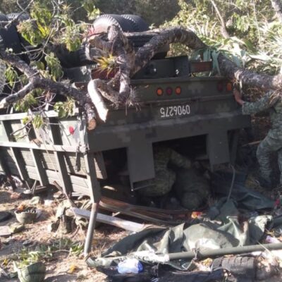 Aumentan a cinco los militares muertos tras volcadura de camión en Oaxaca