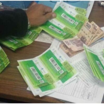 Usuario del Metro de la CDMX devuelve billetera con más de 10 mil pesos