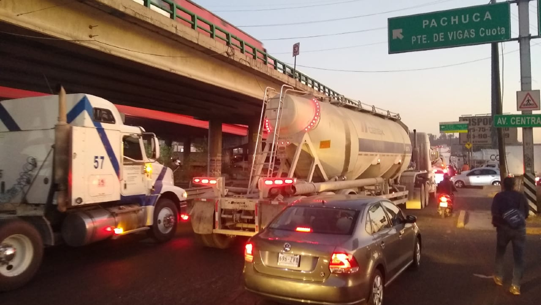 FOTO: Transportistas bloquean momentáneamente diferentes puntos de la CDMX, el 13 de enero de 2020