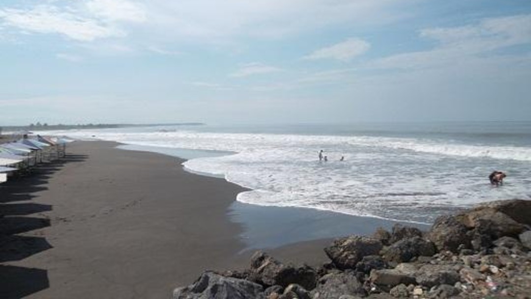'Boca de Pascuales' y 'El Paraíso', playas volcánicas Colima