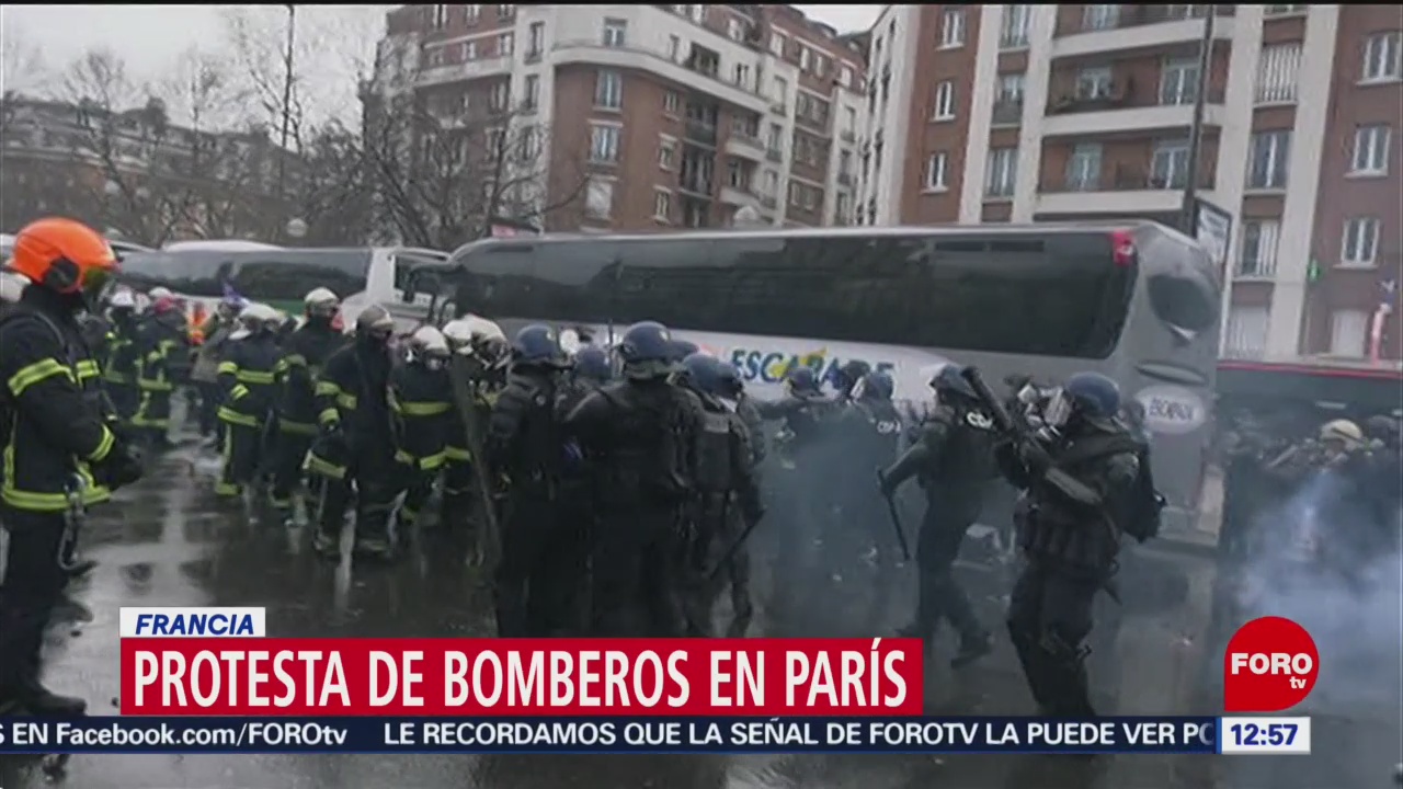 bomberos marchan en paris para exigir mejores condiciones laborales