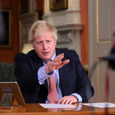 Boris Johnson celebra 'nueva era' y pide superar divisiones del Brexit