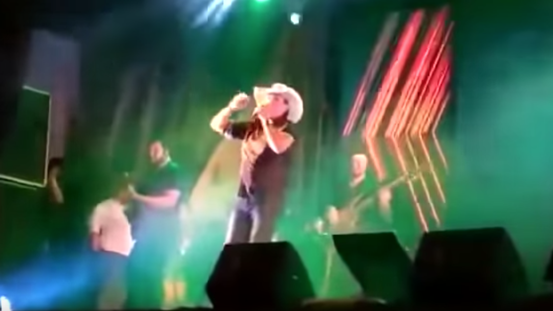 Foto Video: Cantante brasileño murió de un infarto en pleno concierto 2 enero 2020