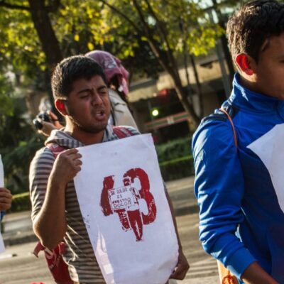 Detienen a investigadores de AIC por tortura en caso Ayotzinapa