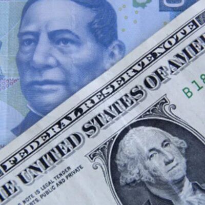 Peso mexicano pierde 4.88 % por incertidumbre internacional; se cotiza en 21.09 pesos