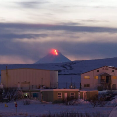 Alaska declara alerta roja por erupción del volcán Shishaldin