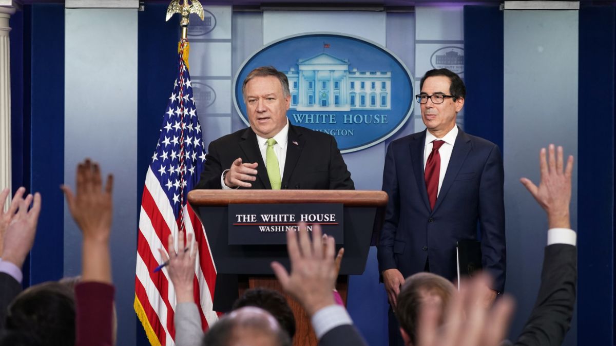 El secretario de Estado de Estados Unidos, Mike Pompeo, y el secretario del Tesoro, Steven Mnuchin, anuncian sanciones contra Irán. (Reuters)