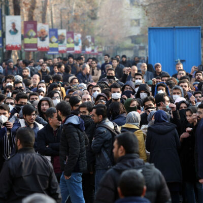 Estudiantes iraníes protestan tras el derribo del avión ucraniano