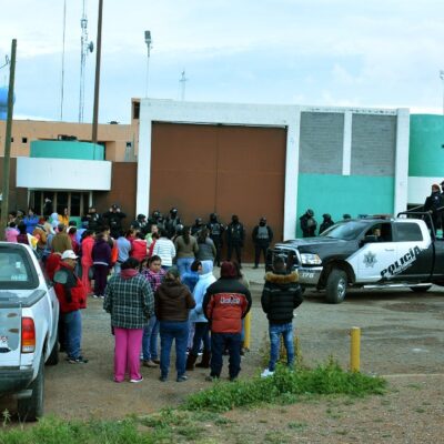 Familiares de reos de Cieneguillas, Zacatecas, ingresan al penal tras riñas