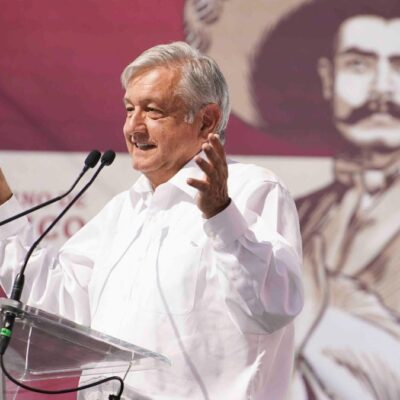 Tenemos derecho a pensar diferente, dice AMLO tras protesta de nieto de Zapata
