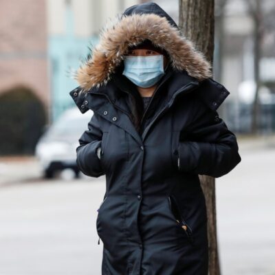 China actualiza a 213 los muertos por nuevo coronavirus