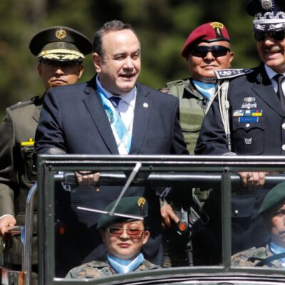 Guatemala promete levantar 'muros de prosperidad' con México