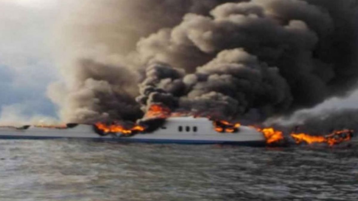 Foto: El yate se incendió cerca de la Isla San Francisquito y Espíritu Santo. Semar