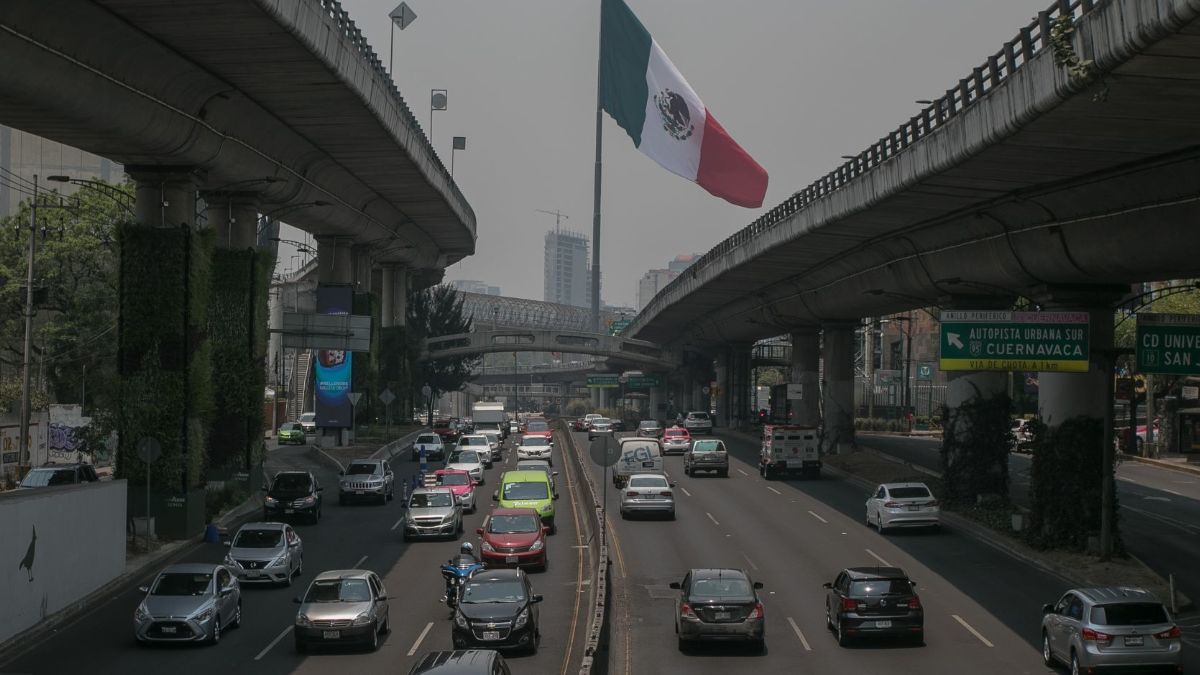 Foto: Automóviles circulan por Periférico en la CDMX. Cuartoscuro