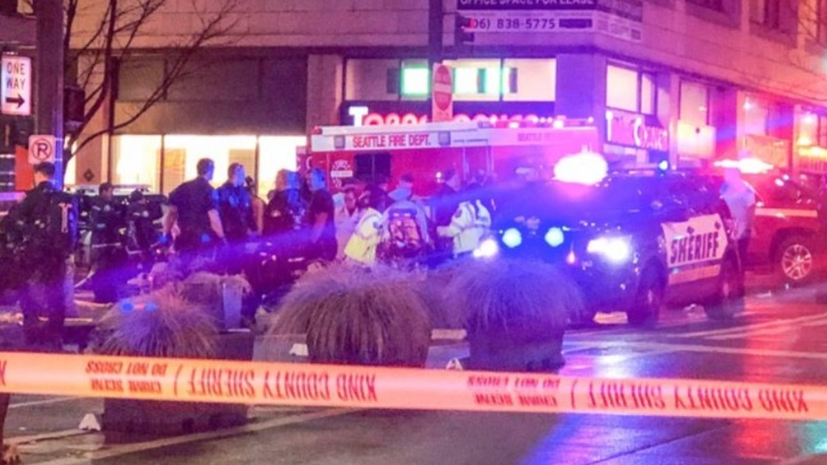 Foto: Servicios de emergencia atiende a los heridos por un tiroteo en Seattle, EEUU. AP
