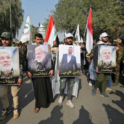 Miles de iraquíes despiden a líder iraní Soleimaní en funeral en Bagdad