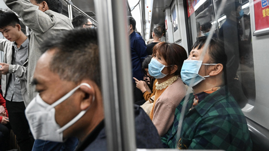 Foto: Toman medidas extremas en transporte público por coronavirus en China, 18 de enero de 2020, (Getty Images)