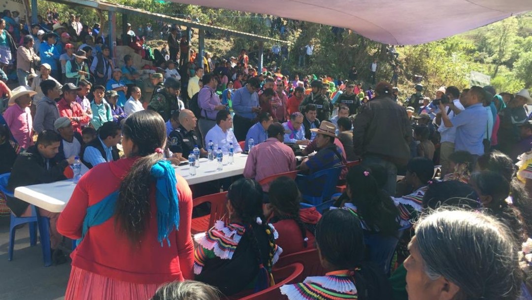 Astudillo visita a familiares de músicos asesinados Chilapa