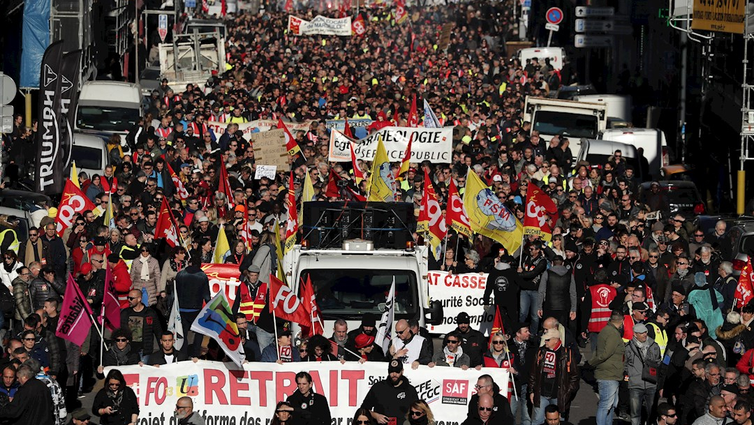 Foto: Manifestantes protestan en contra de la reforma de las pensiones por las calles de Marsella en Francia, 9 enero 2019