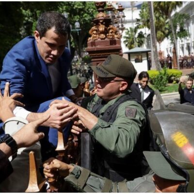 VIDEO: Así impidieron la entrada a Juan Guaidó al Parlamento de Venezuela