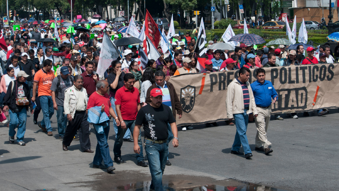 Foto: Integrantes del Sindicato Mexicano de Electricistas (SME) realizan una marcha en la Ciudad de México, 8 enero 2020