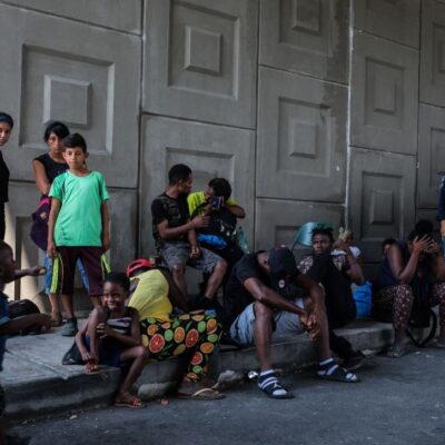 Migrantes buscan regularizar su situación en México