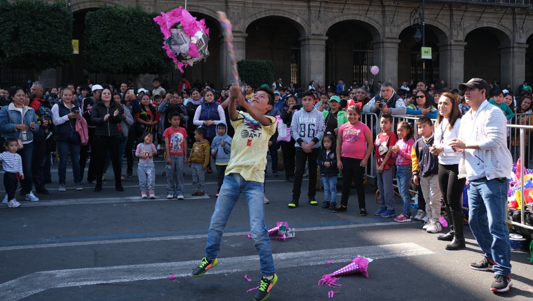 FOTO: Niños de todas las edades asistieron al festejo del Día de Reyes en el Zócalo de la CDMX, el 06 de enero de 2020