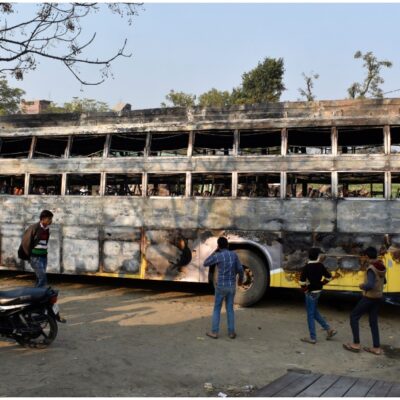 Fallecen al menos 20 personas tras accidente de autobús de dos pisos en India