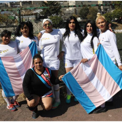 Mujeres transgénero disputan partido de futbol con policías de Naucalpan