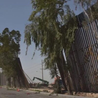 Migrantes aprovechan caída de muro de Trump para ingresar a EE.UU.