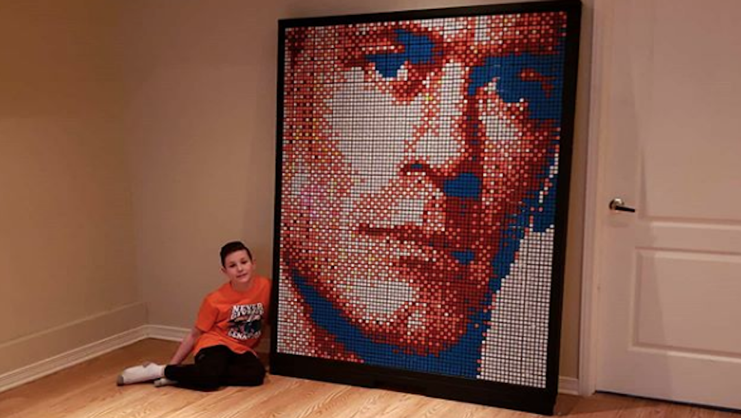 Foto Niño con dislexia crea imagen de luchador con cubos Rubik 22 enero 2020