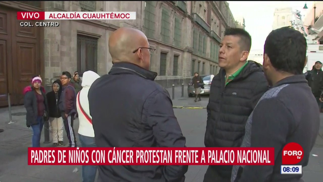 padres de ninos con cancer protestan frente a palacio nacional