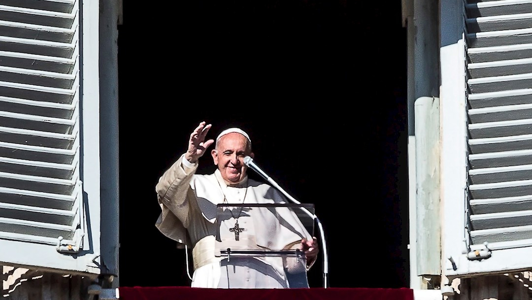 Foto: Papa Francisco durante la oración del Ángelus en la Plaza de San Pedro, Ciudad del Vaticano, 4 enero 2019