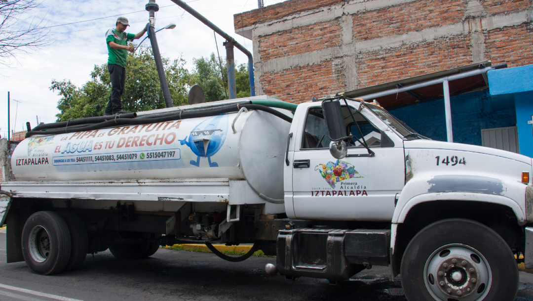 Foto: Pipas abastecerán a colonias afectadas por corte de agua en Iztapalapa, 2 de enero de 2020 (ROGELIO MORALES /CUARTOSCURO.COM)