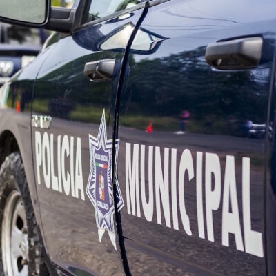 Grupo de taxistas golpean y abusan de pareja gay en Oaxaca